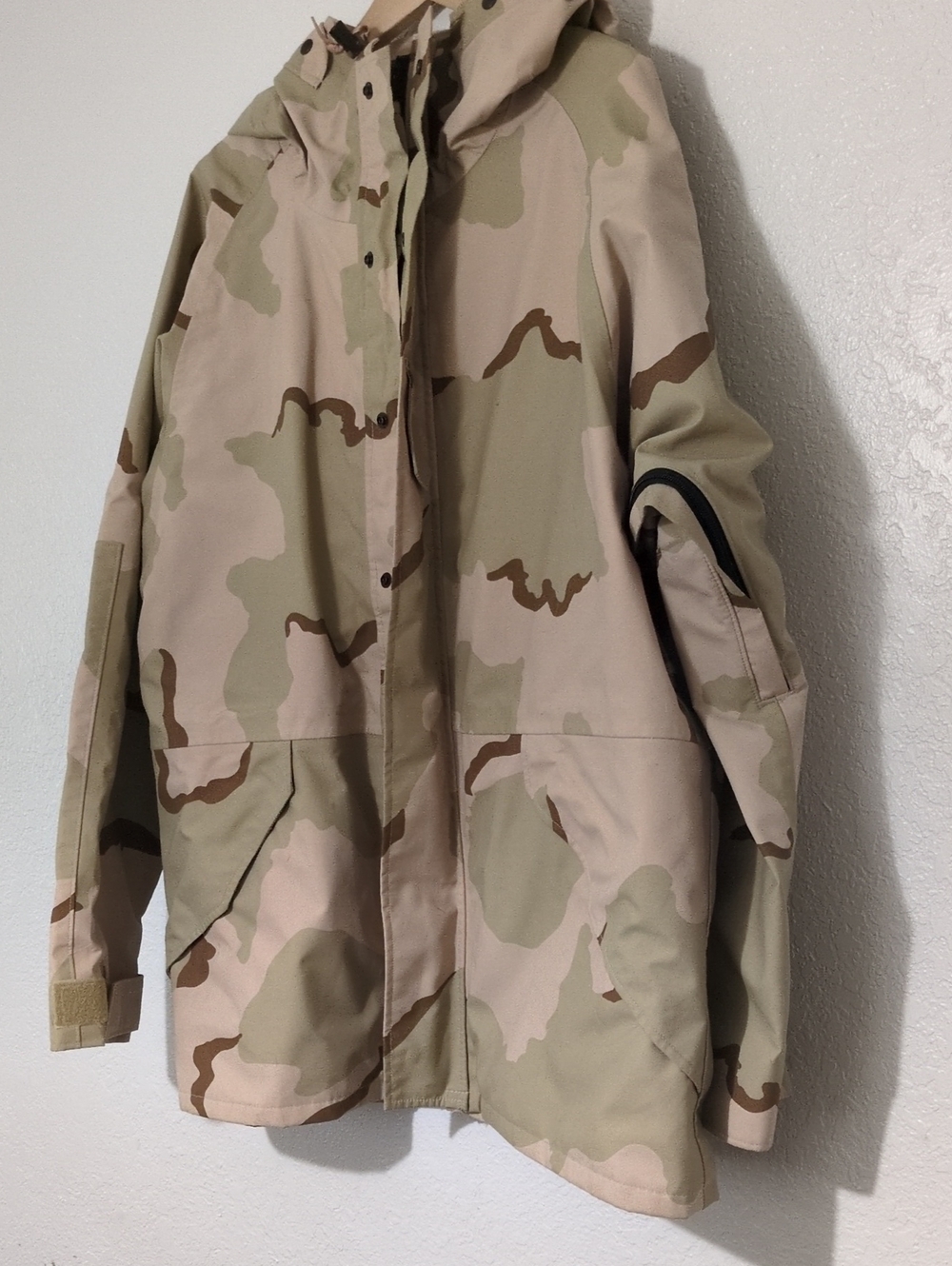 U.S. Issue Desert Gore-Tex® Cold Weather ECWCS Parka Xl